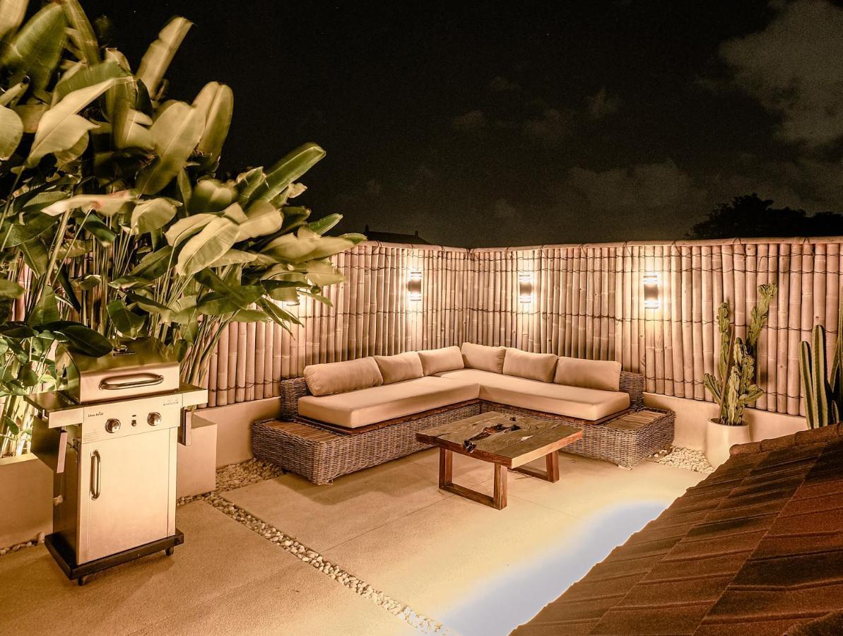Sunset Palms Beach Villa Jimbaran Esterno foto