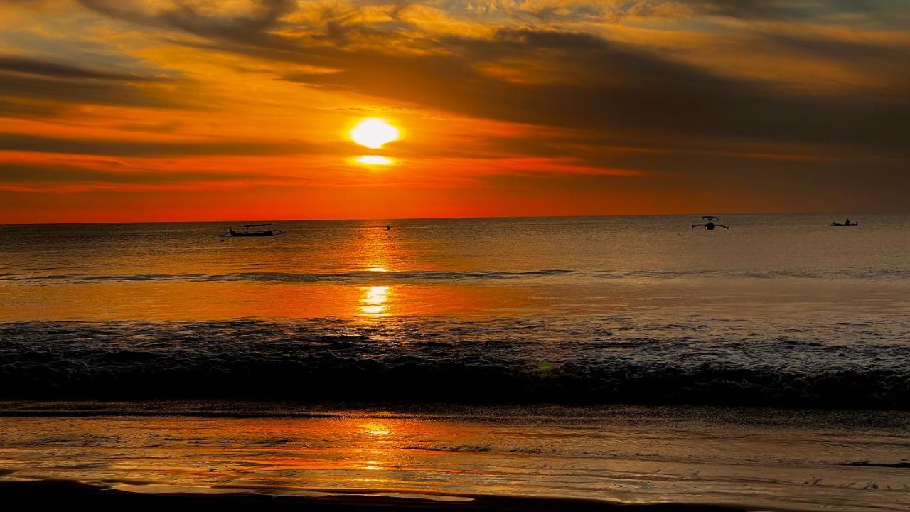 Sunset Palms Beach Villa Jimbaran Esterno foto